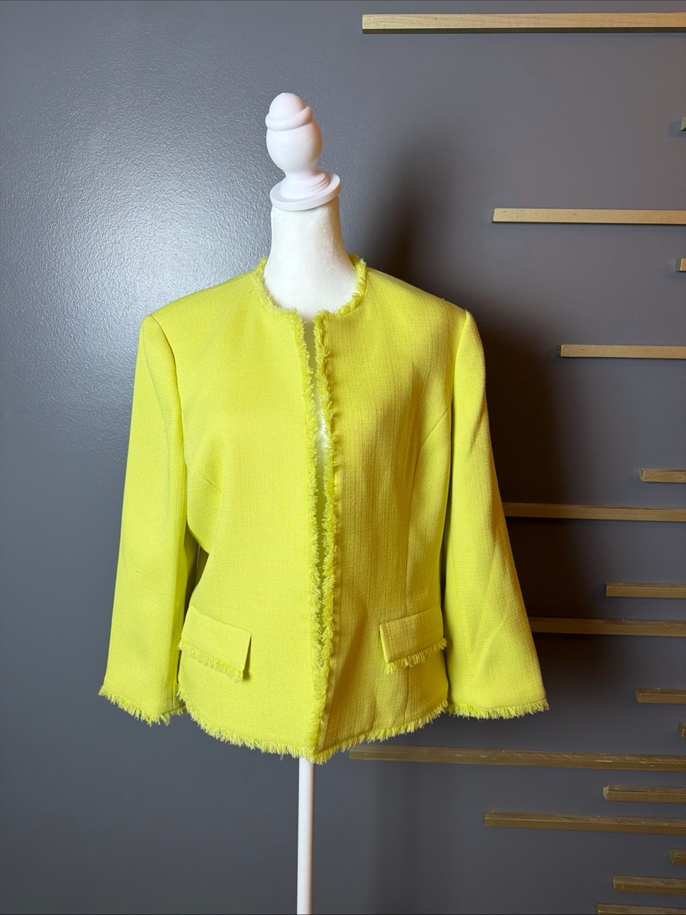 Kasper Lime Fringe-Trim Cropped Jacket
